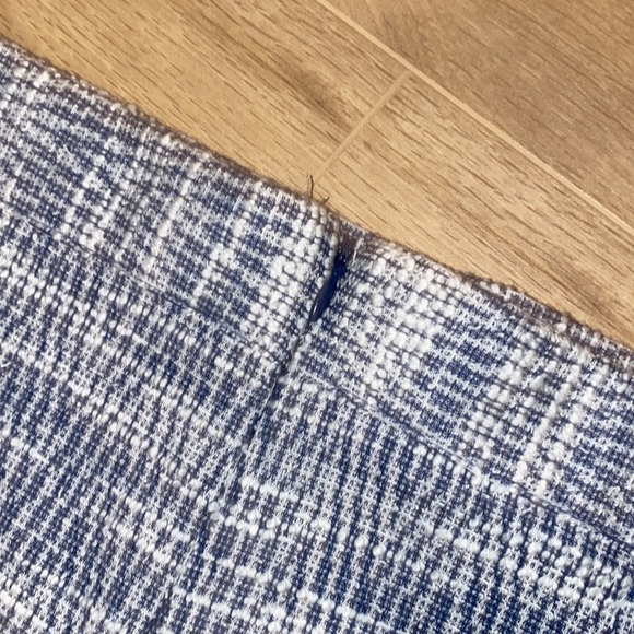 Banana Republic Textured Skirt - Picture 4 of 5